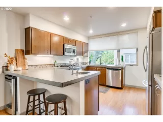 Photo #6: 20634728 Listing