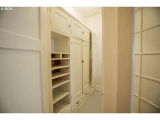 Photo #5: 20638863 Listing