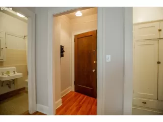 Photo #6: 20638863 Listing