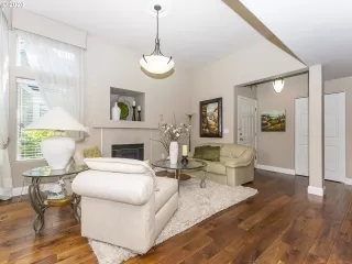 Photo #5: 20639285 Listing