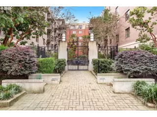 Photo #3: 20640355 Listing