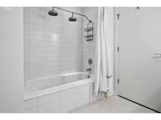 Photo #6: 20640879 Listing 