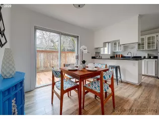 Photo #6: 20640931 Listing