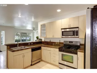 Photo #2: 20642561 Listing 