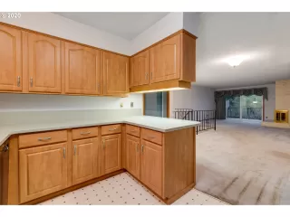 Photo #6: 20642906 Listing