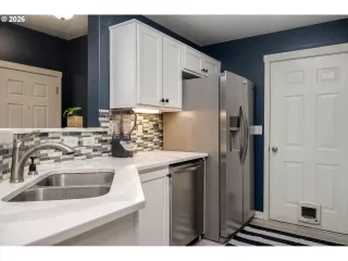 Photo #3: 206432324 Listing