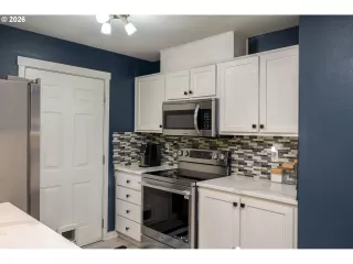 Photo #5: 206432324 Listing