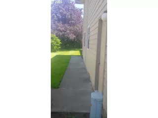 Photo #3: 20643563 Listing