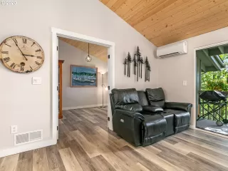 Photo #2: 20644149 Listing