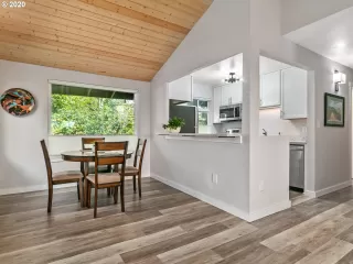 Photo #5: 20644149 Listing