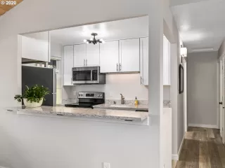 Photo #6: 20644149 Listing