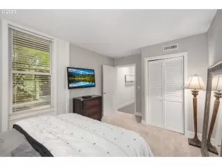 Photo #4: 20644951 Listing