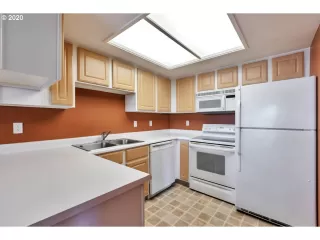 Photo #5: 20645047 Listing