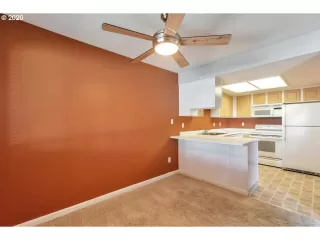 Photo #6: 20645047 Listing