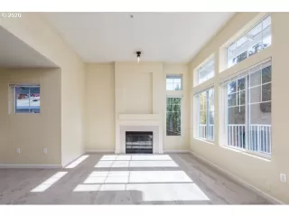 Photo #6: 20645645 Listing