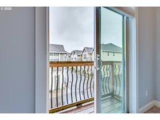 Photo #5: 20646429 Listing