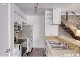 Photo #2: 20646698 Listing