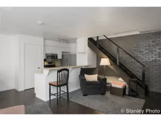 Photo #3: 20646698 Listing