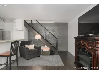 Photo #4: 20646698 Listing