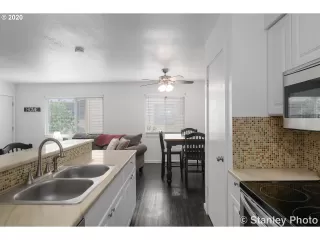 Photo #6: 20646698 Listing