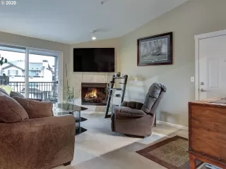 Photo #5: 20646850 Listing