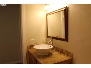 Photo #6: 20647287 Listing