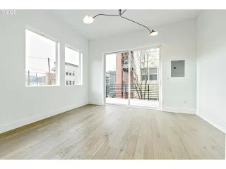 Photo #2: 20647911 Listing