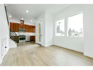 Photo #3: 20647911 Listing