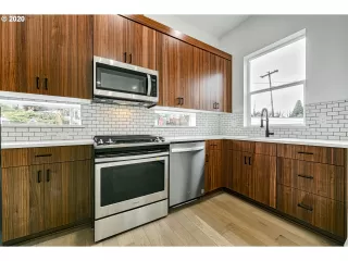 Photo #6: 20647911 Listing