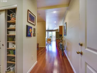 Photo #6: 20647923 Listing