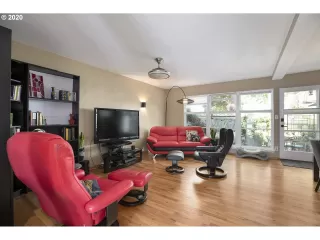 Photo #4: 20648000 Listing