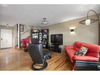 Photo #5: 20648000 Listing