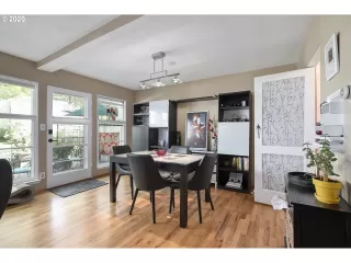 Photo #6: 20648000 Listing