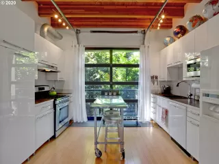 Photo #5: 20648147 Listing