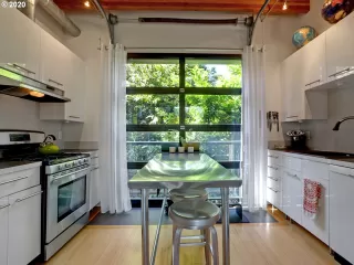 Photo #6: 20648147 Listing