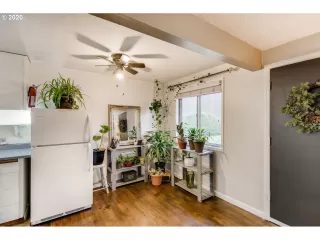 Photo #5: 20648423 Listing