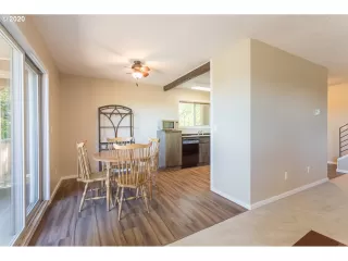 Photo #4: 20648492 Listing