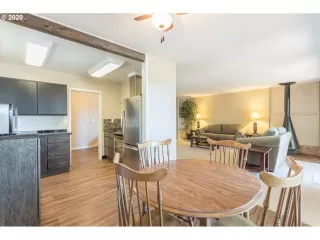 Photo #5: 20648492 Listing