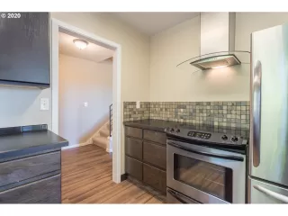 Photo #6: 20648492 Listing