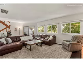 Photo #5: 20648506 Listing