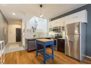 Photo #6: 20648829 Listing