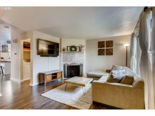 Photo #6: 20649002 Listing