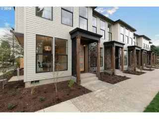 Photo #4: 20649096 Listing