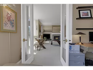 Photo #5: 20650437 Listing