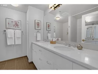 Photo #6: 20650437 Listing