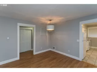 Photo #4: 20650519 Listing