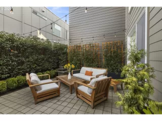 More Details about MLS # 20651021 : 1461 SE LEXINGTON ST