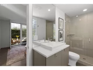 Photo #2: 20651021 Listing