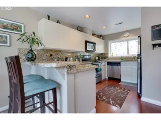 Photo #3: 20651102 Listing