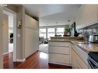 Photo #4: 20651102 Listing